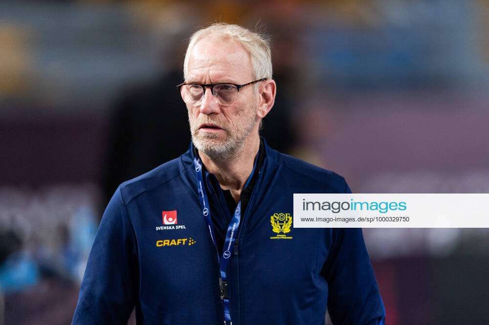 voorzichtig Aanstellen rem 210116 Mats Olsson, goalkeeper coach of Sweden during the 2021 IHF World  Handball Championship match