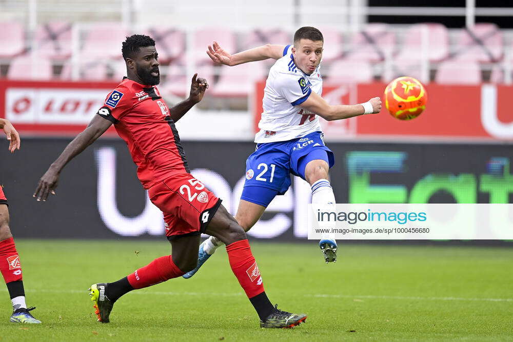 Mehdi Chahiri (RC Strasbourg) vs Bruno Ecuele Manga (Dijon) FOOTBALL ...