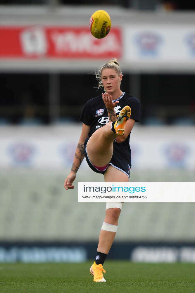 Aflw Blues Magpies Tayla Harris Of Carlton Blues Warms Up Ahead Of The Round 1 Aflw Match Between