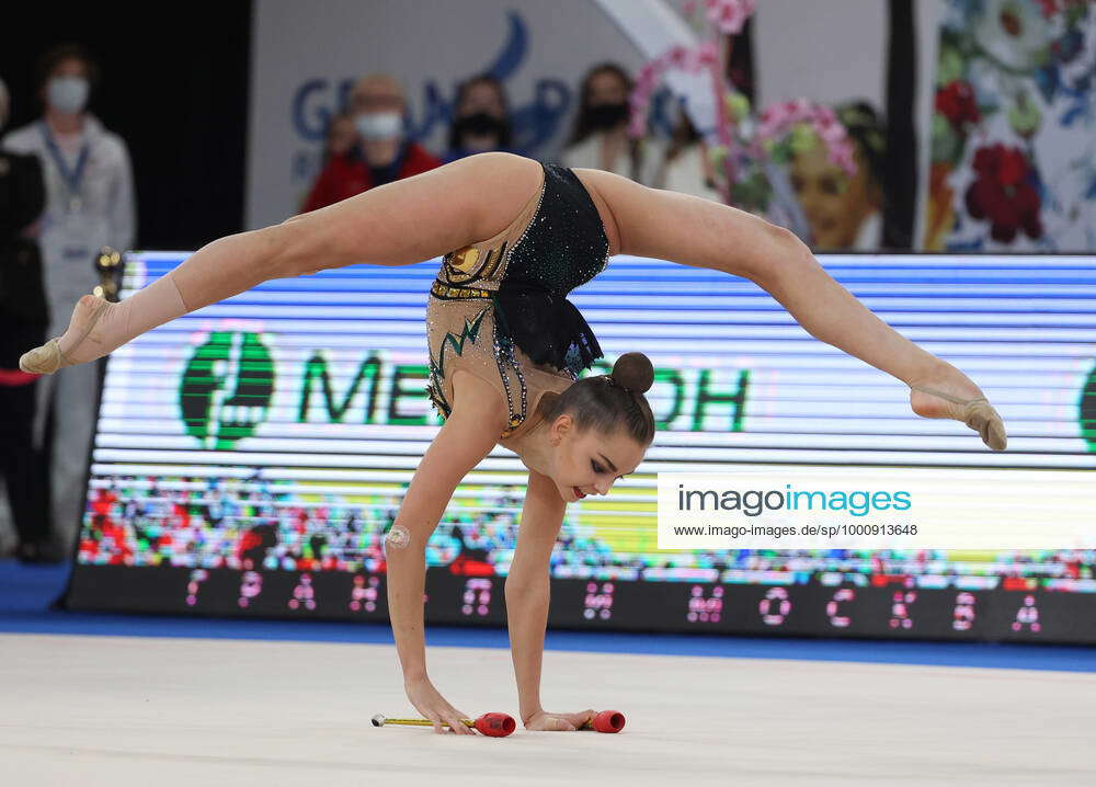 Russia s rhythmic gymnast Dina Averina performs her clubs routine