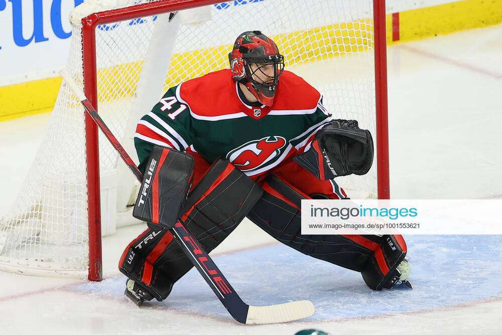 Goalie Wedgewood re-signs with New Jersey Devils; Comets add 3 to
