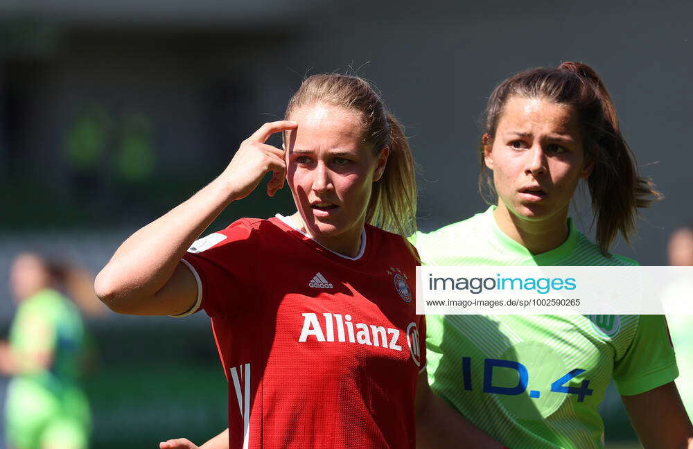 Sydney Lohmann FC Bayern Muenchen , Lena Oberdorf VfL Wolfsburg DFL ...