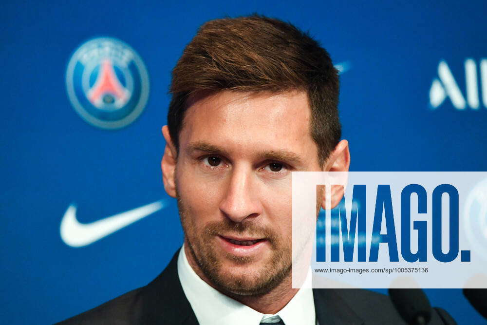 30 Lionel Messi Psg Football Conference De Presse De Presentation De Lionel Messi Au Psg