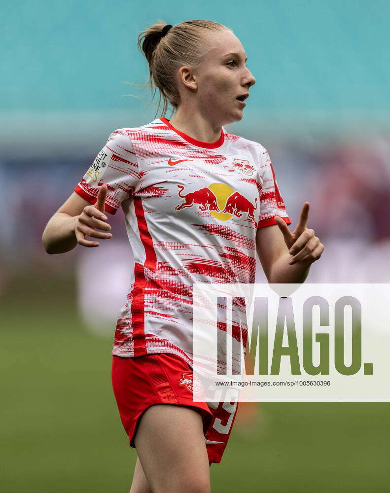 Leipzigs Larissa Schreiber Official team introduction of RB Leipzig Stadium  Kick off Test match