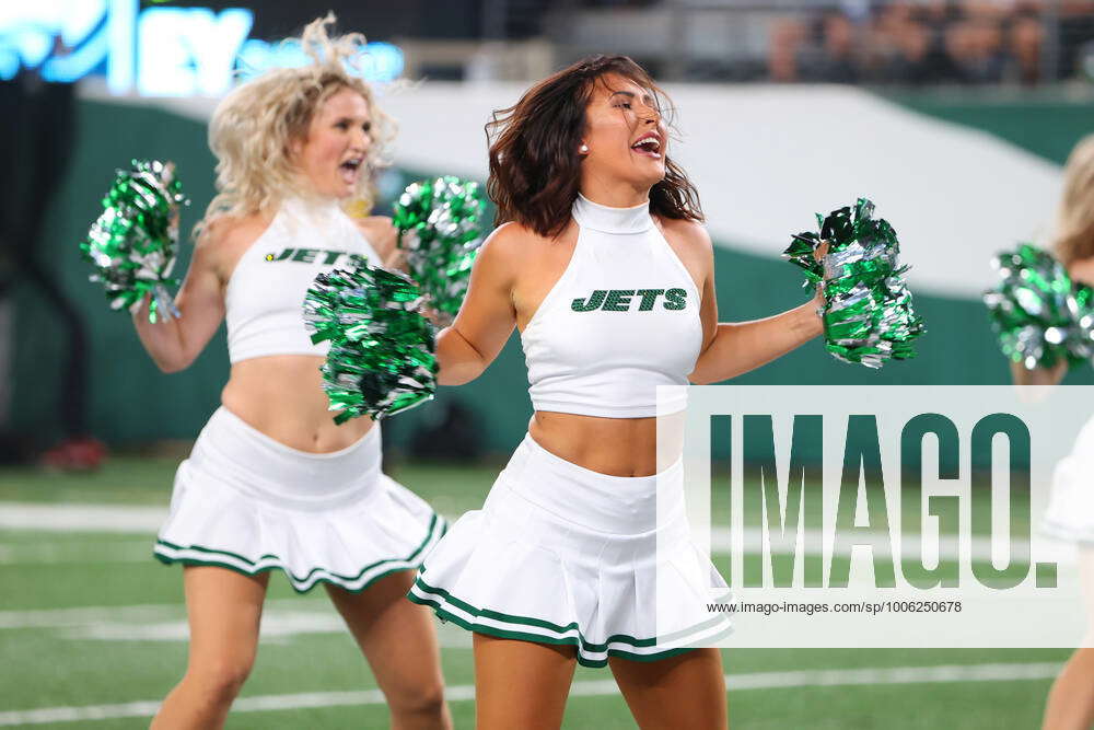 EAST RUTHERFORD, NJ - AUGUST 27: The New York Jets Flight Crew