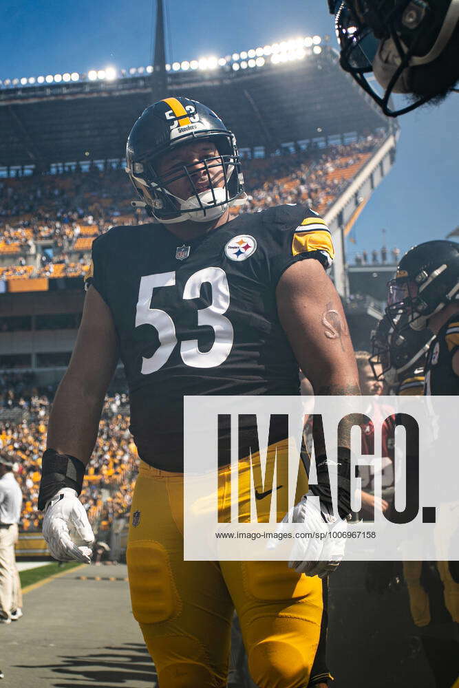 PITTSBURGH, PA - SEPTEMBER 26: Pittsburgh Steelers center Kendrick Green  (53) looks on during the ga