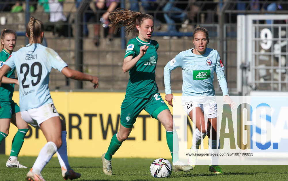 v.li.: Ina Timmermann (SV Werder Bremen, 21) und Nina Ehegötz (1. FFC ...