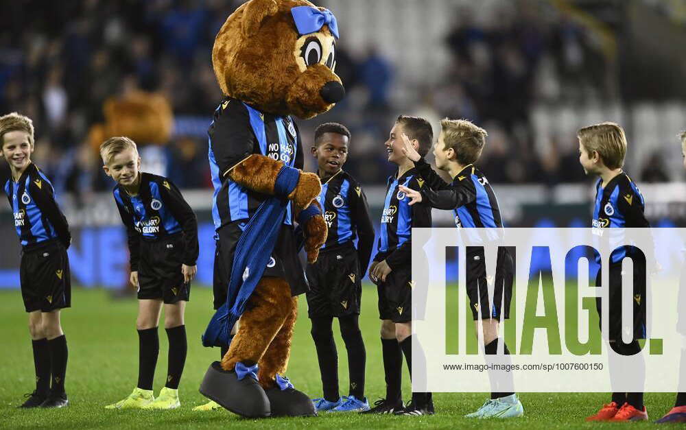 BRUGGE, BELGIUM - OCTOBER 27 : Young Club Brugge fans joking with