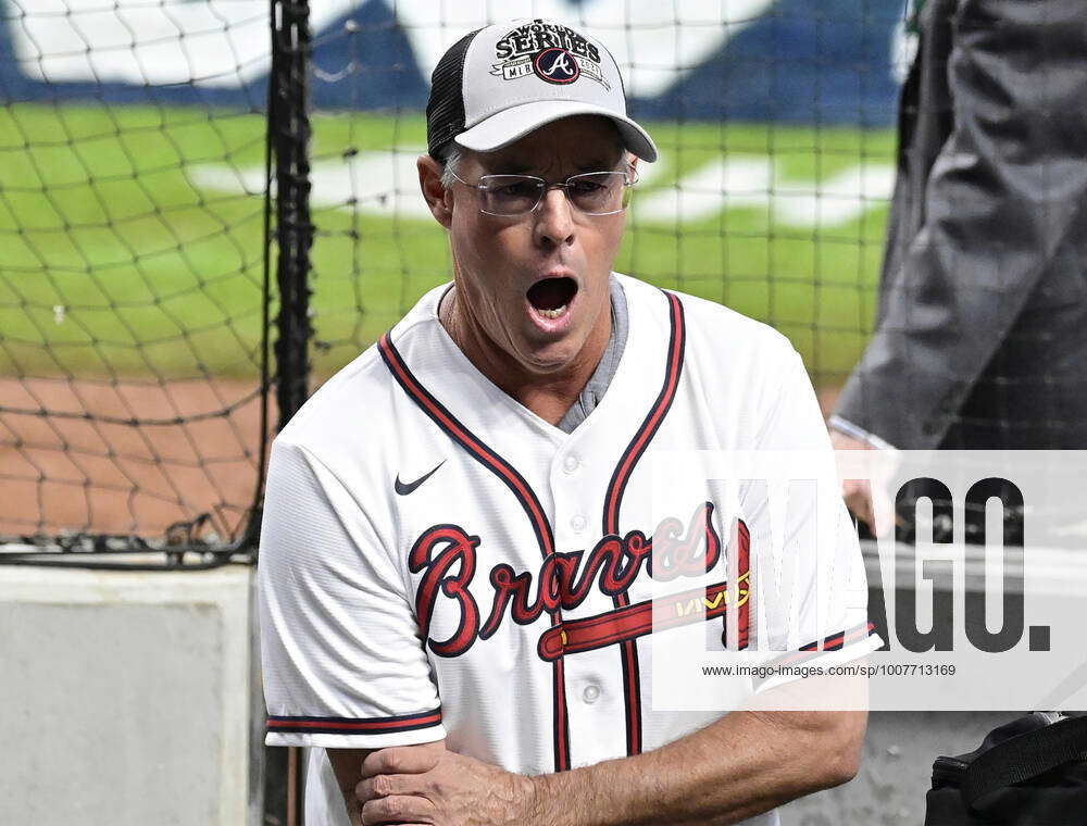 Maddux returns to Atlanta, throws out ceremonial first pitch