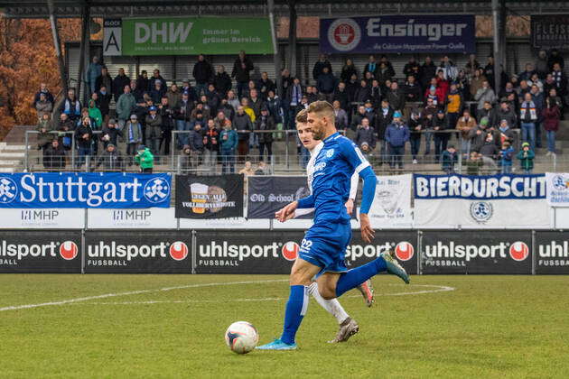 Duel, David Braig SV Stuttgarter Kickers 22 , David Trivunic FC ...