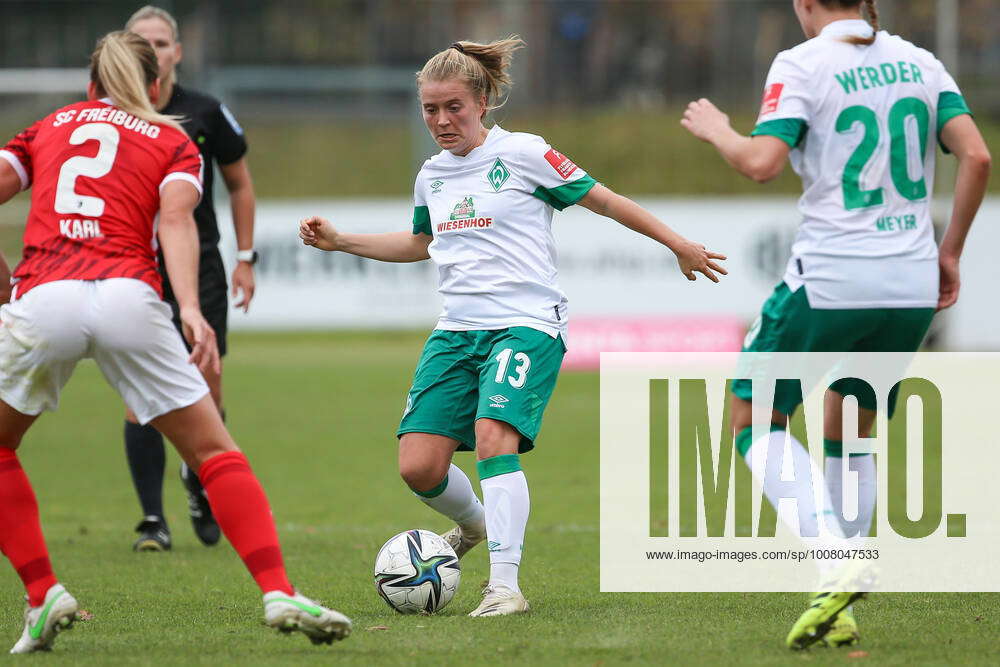 v li Ricarda Walkling SV Werder Bremen, 13 on the ball, single image ...