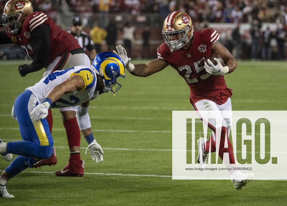 San Francisco 49ers running back Eli Mitchell (25) tries to hold off Los  Angeles Rams free