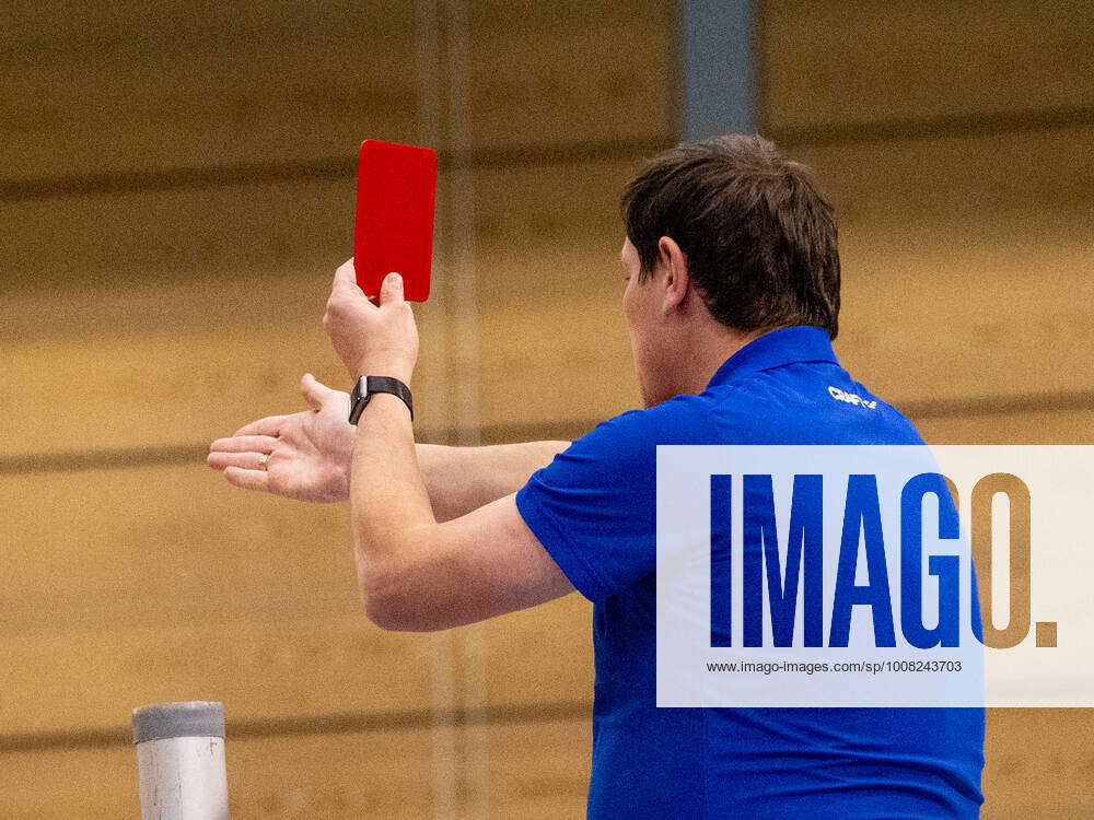 Referee shows red card Volleyball, Herrsching Giesen, on 24 11 2021