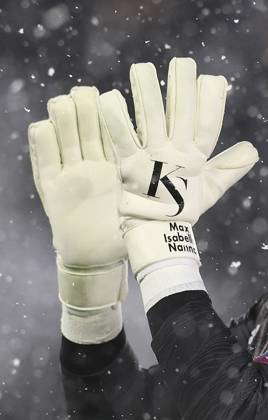 Kasper schmeichel best sale goalkeeper gloves