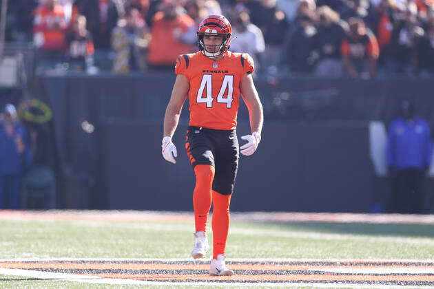 CINCINNATI, OH - NOVEMBER 28: Cincinnati Bengals linebacker Clay