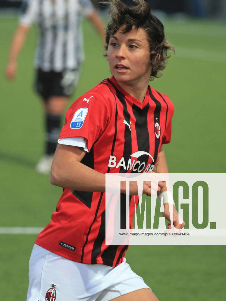 Valentina Giacinti (AC Milan) controlling the ball during AC Milan vs ACF  Fiorentina femminile, Italian foo - Photo .LiveMedia/Francesco Scaccianoce  Stock Photo - Alamy