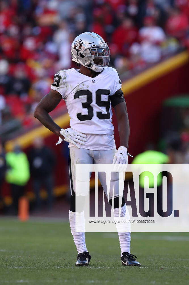 KANSAS CITY, MO - DECEMBER 12: Las Vegas Raiders cornerback Nate