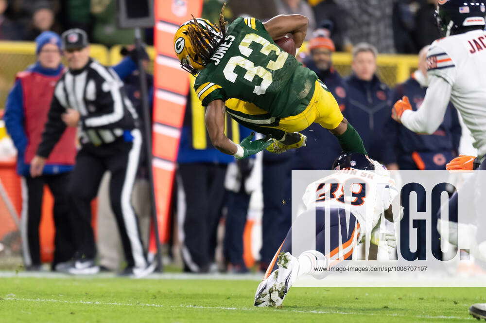 Green Bay, Wisconsin, USA. 03rd Oct, 2021. Green Bay Packers running back  Aaron Jones (33) rushing the ball during the NFL football game between the  Pittsburgh Steelers and the Green Bay Packers