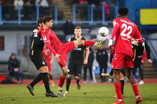 Danny Breitfelder Koblenz in a duel with Luca Menke Elversberg FC Rot Weiss Koblenz  vs SV
