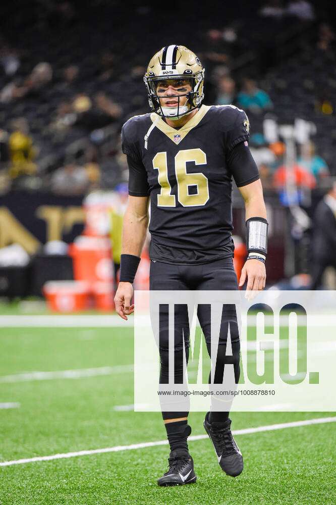 NEW ORLEANS, LA - DECEMBER 27: New Orleans Saints quarterback Ian