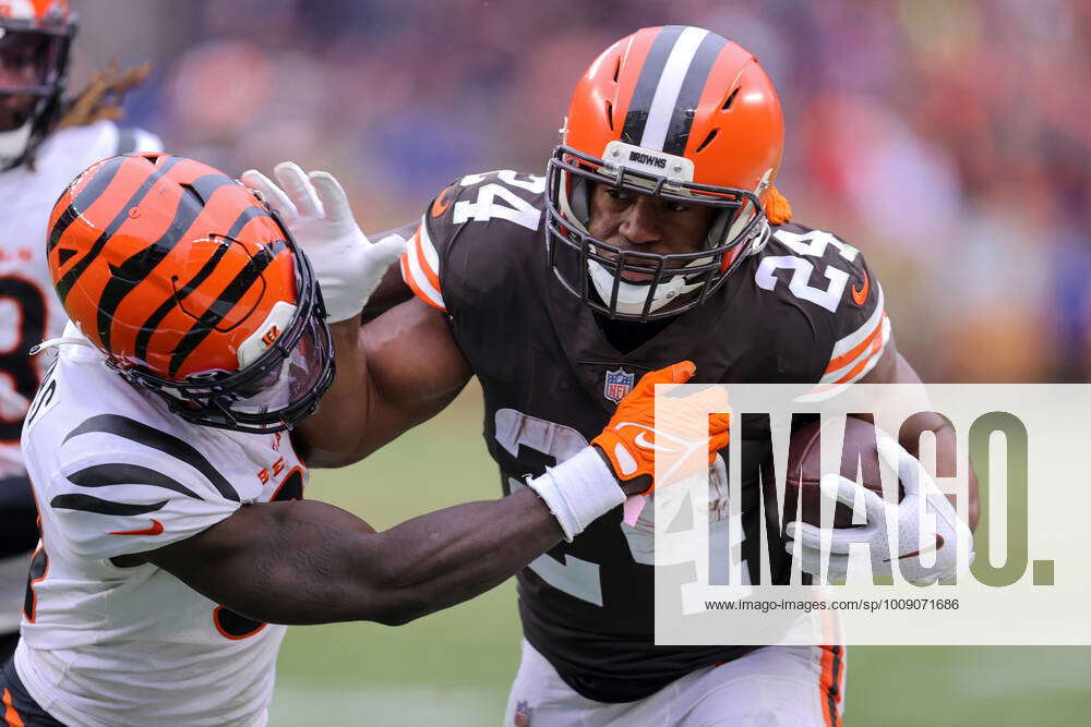 CLEVELAND, OH - JANUARY 09: Cleveland Browns Running Back Nick Chubb ...