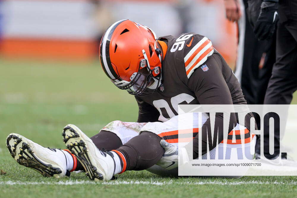 Cleveland Browns defensive tackle Jordan Elliott 