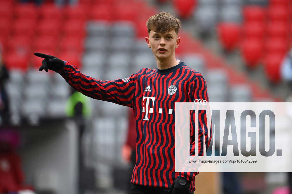 Paul Wanner Bayern Muenchen Warming Up,gestures,gives Instructions 