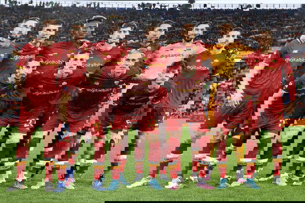 AS Roma players pose for a team photo during the Serie A football match ...