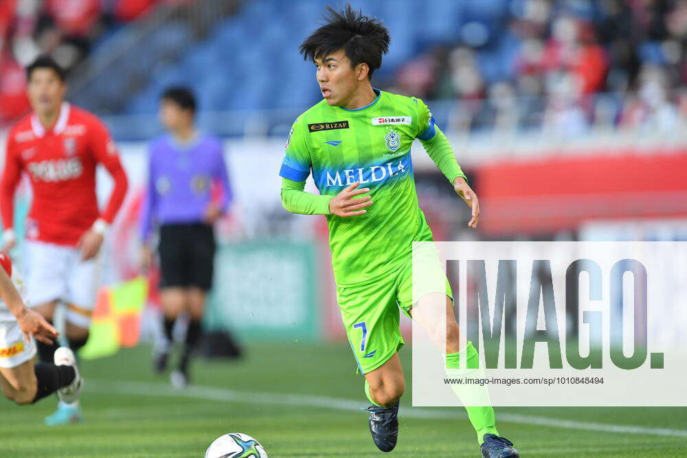 Shonan Bellmare s Satoshi Tanaka during the 2022 J1 League match 