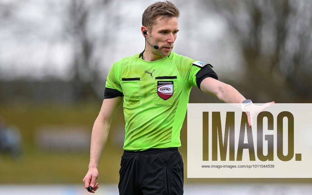 Manuel Baumann referee gives instructions, gestures, gesticulate with ...