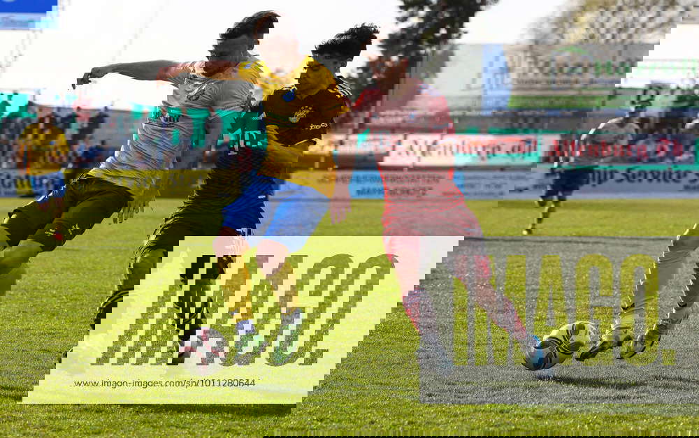 Regionalliga Bayern FC Pipinsried FC Bayern Muenchen II 13 04 2022 Albano Gashi FCP 10 in duel