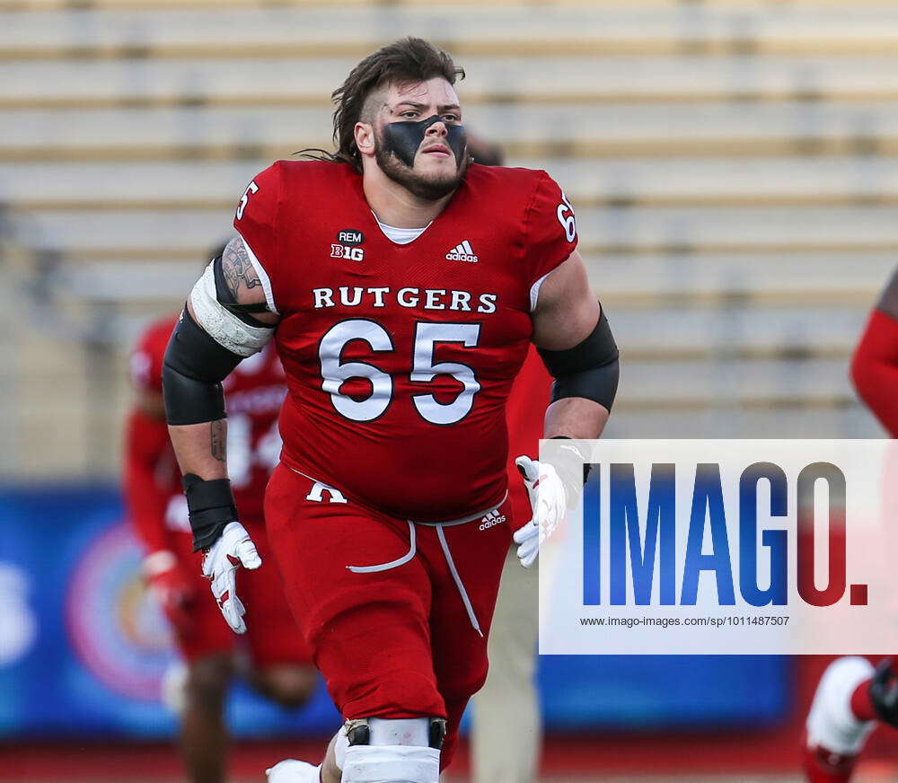 April 22, 2022: Scarlet offensive lineman Bryan Felter (65) warms up before  an NCAA, College