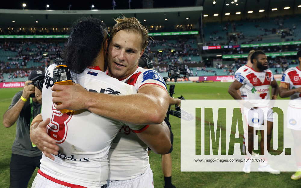 Nrl Dragons Roosters Jack De Belin Of The Dragons Hugs Moses Suli After The Nrl Round 7 Match