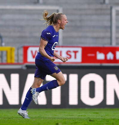 Sarah Wijnants (11) of Anderlecht pictured in a duel with Shari