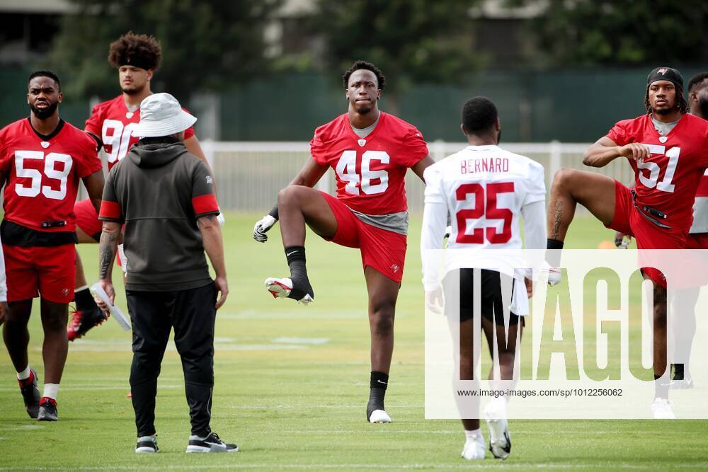 Tampa Bay Buccaneers linebacker Andre Anthony (46) and linebacker