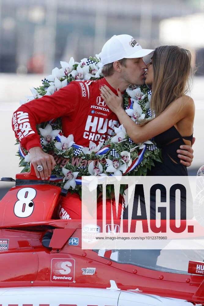 Indianapolis In May 30 Marcus Ericsson Kisses His Girlfriend Iris Tritsaris Jondahl On May 