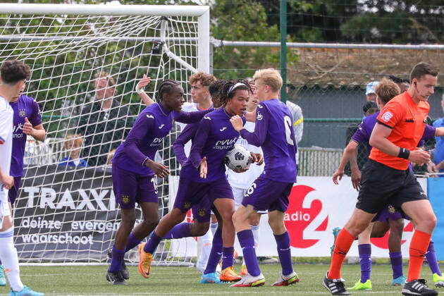 U15 RSC ANDERLECHT VS REAL MADRID FC Anderlecht players celebrate the goal  of Nunzio Engwanda (4)