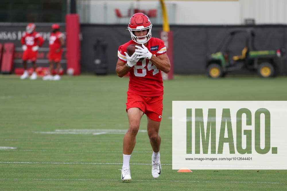 KANSAS CITY, MO - JUNE 15: Kansas City Chiefs wide receiver Justin Watson ( 84) catches a pass