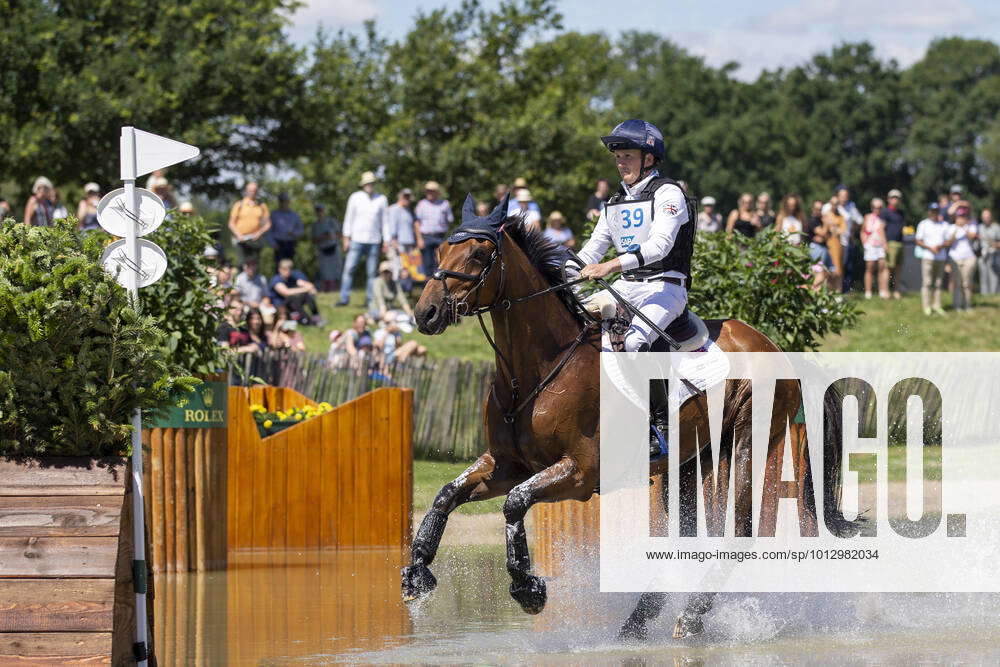 Tom Mcewen Gbr On Toledo De Kerser In Canter In Water Action