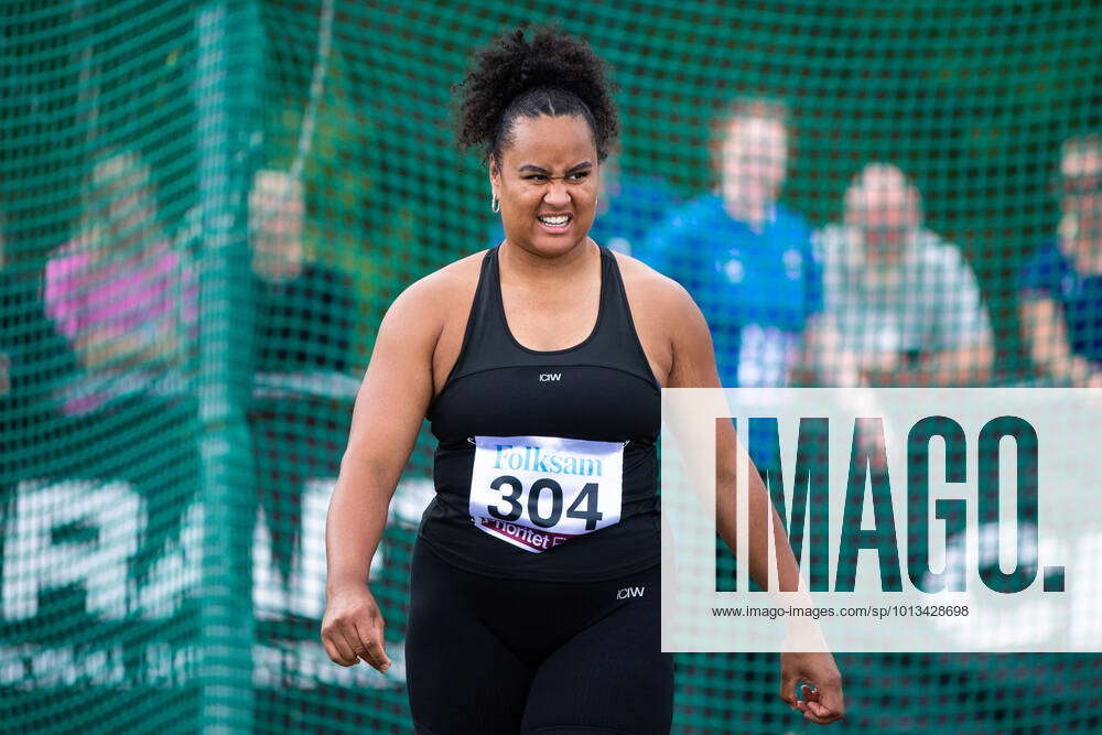 220726 Vanessa Kamga, Hässelby SK, depresses during the ladies