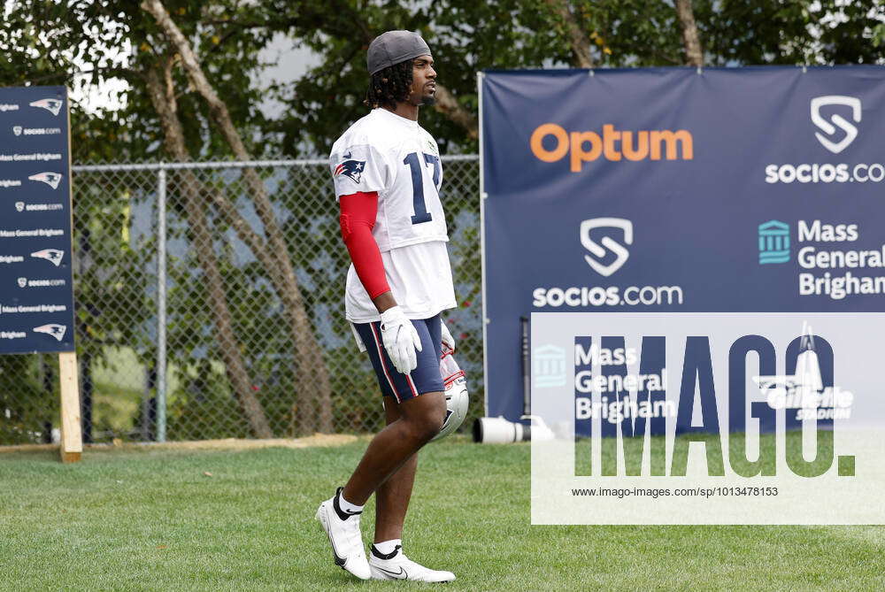 New England Patriots wide receiver Kristian Wilkerson (17) warms