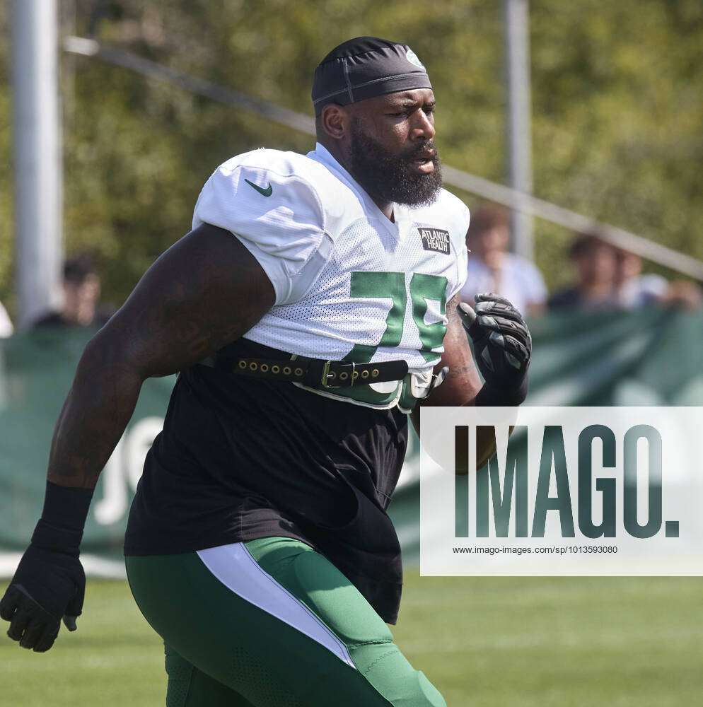 August 2, 2022, Florham Park, New Jersey, USA: New York Jets tackle George  Fant (76) warms