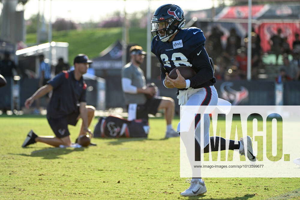 Houston Texans running back Rex Burkhead (28) warms up before an