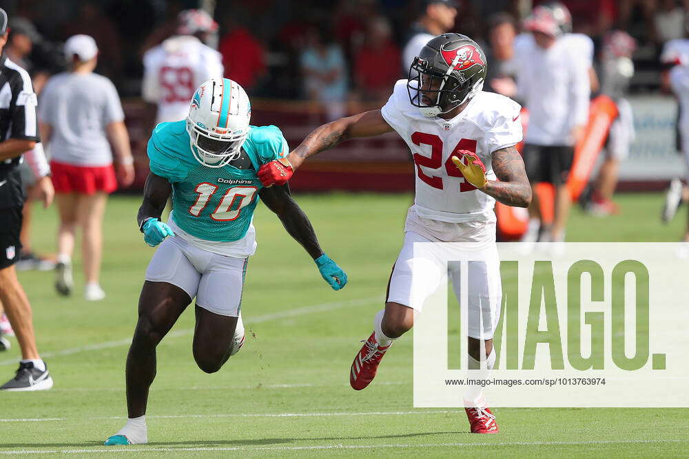 TAMPA, FL - AUG 10: Tampa Bay Buccaneers defensive back Carlton Davis III  (24) defends against Miami Dolphins wide receiver Tyreek Hill (10) during  the Tampa Bay Buccaneers & Miami Dolphins Joint-Practice