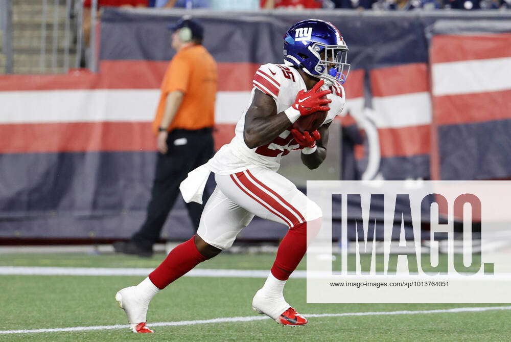 New York Giants running back Jashaun Corbin barrels in from 1 yard