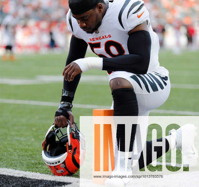 August 12, 2022: Joseph Ossai (58) of the Cincinnati Bengals takes a moment  prior to kickoff at the NFL preseason game between Arizona Cardinals and  the Cincinnati Bengals at Paul Brown Stadium