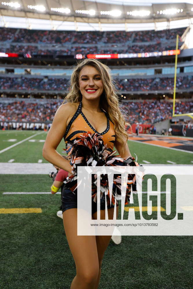 August 12, 2022: Cincinnati Bengals cheerleader performs at the NFL,  American Football Herren, USA p