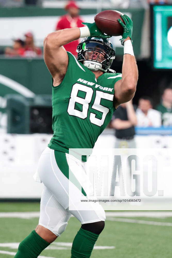 New York Jets tight end Trevon Wesco (85) runs against the Miami Dolphins  during an NFL football game, Sunday, Nov. 21, 2021, in East Rutherford,  N.J. (AP Photo/Adam Hunger Stock Photo - Alamy