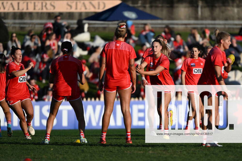 AFLW SWANS SAINTS Sydney Swans Players Warm Up Before The AFLW Round 1