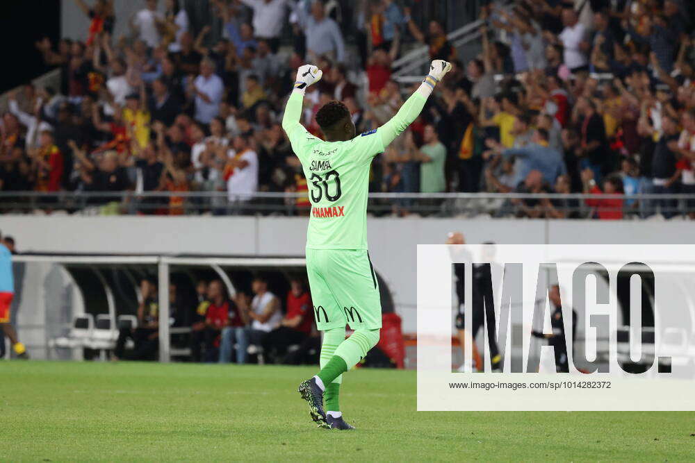 Brice Samba Lens Lors Du Match RC Lens Lorient Stade Bollaert